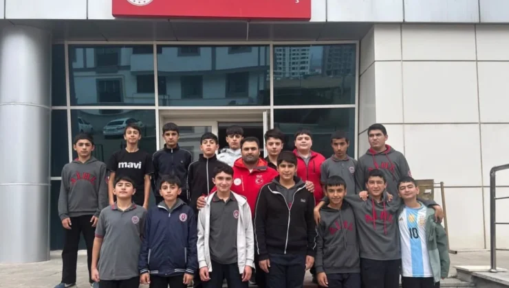 Kars’ta öğrenciler buz pateni etkinliğinde buluştu