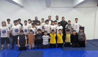 Kırıkkale'de öğrenciler güreşle spora kazandırılıyor