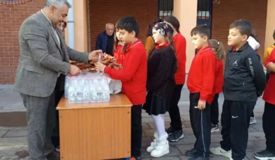 Muhtar Yağlı öğrencilerin mutluluğuna ortak oldu