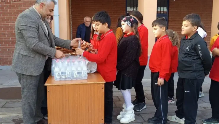 Muhtar Yağlı öğrencilerin mutluluğuna ortak oldu