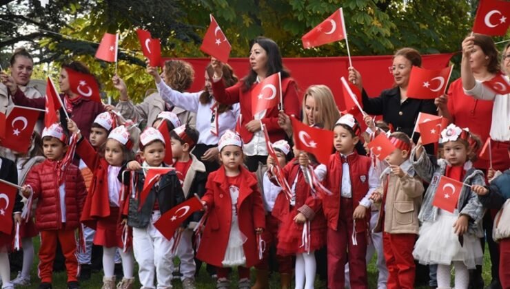 Eskişehir’de Minikler Cumhuriyet’in 103. yıl dönümünü kutladı