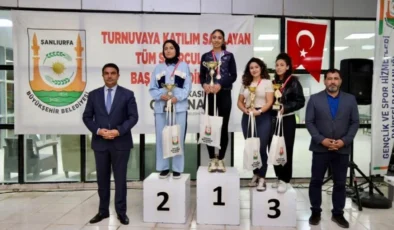 Şanlıurfa Büyükşehir Belediyesi Cumhuriyet coşkusunu kortlara taşıdı
