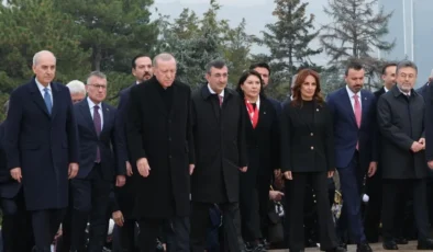 Sunay Karamık, Cumhurbaşkanı Erdoğan ile birlikte Anıtkabir’i ziyaret etti