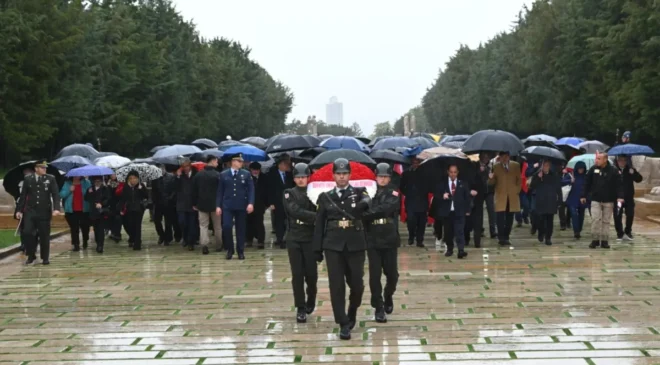 TEMAD'dan 17 Ekim Dünya Astsubaylar Günü dolayısıyla Anıtkabir'e ziyaret
