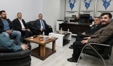 Vali Bozkurt’tan Ağrı’da yerel basınla fikir alışverişinde bulundu