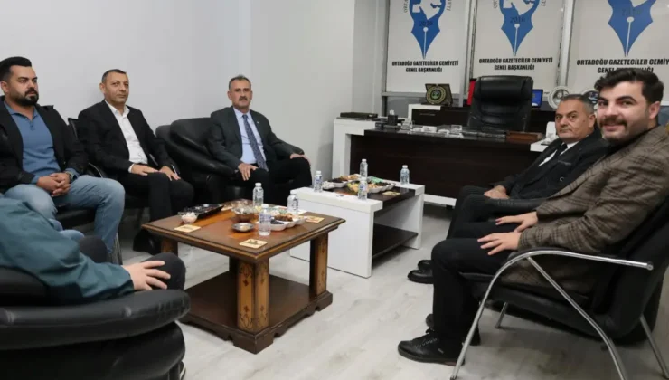 Vali Bozkurt’tan Ağrı’da yerel basınla fikir alışverişinde bulundu