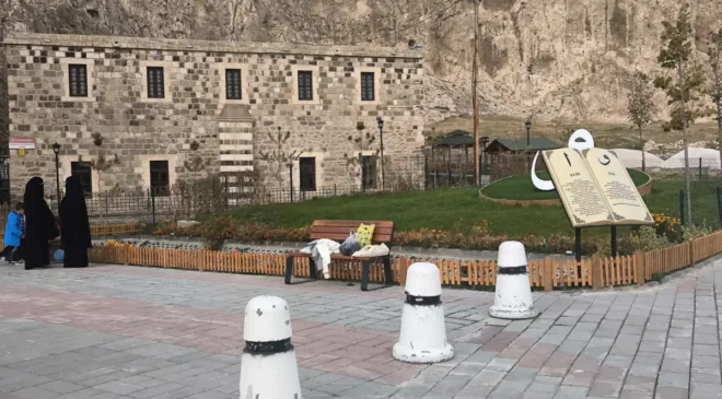 Van'da Horhor Camisi turistlerin ilgi odağı oldu